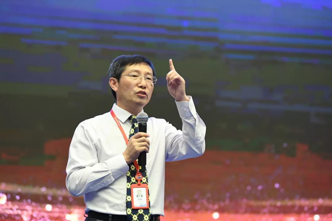   蔚蓝人物01  东果博天邓新贵，为实业而生